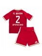 Bayern Munich Dayot Upamecano #2 Heimtrikotsatz für Kinder 2026-27 Kurzarm (+ Kurze Hosen) Bayern Munich Dayot Upamecano #2 Heimtrikotsatz für Kinder 2026-27 Kurzarm (+ Kurze Hosen)